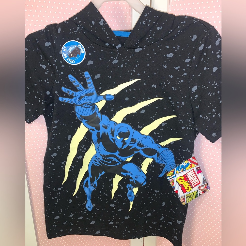 Boys size 8 Marvel comics short sleeve Tshirt. Hoodie w ears. Black panther.